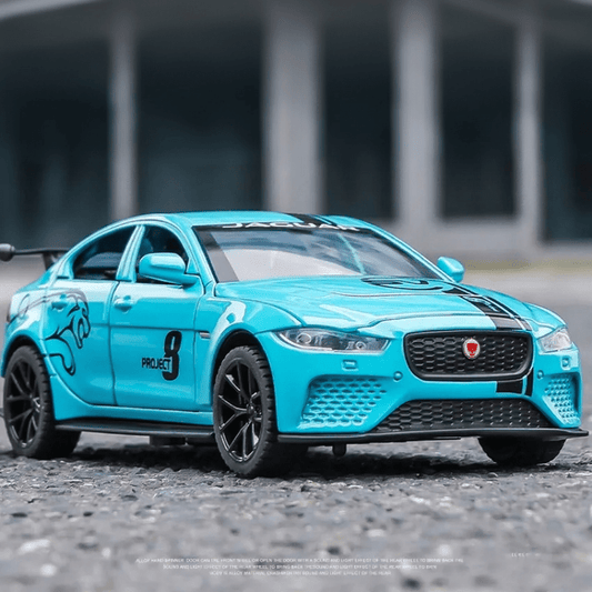 Maqueta de coche de aleación Jaguar XE Project 8 (escala 1/32)